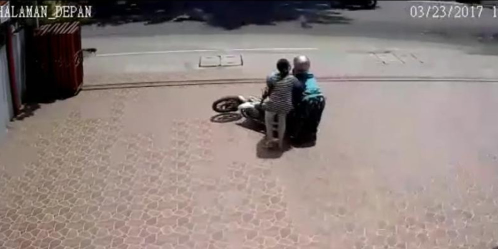 Udah Lihat Jambret Keok Sama Ibu-ibu Pemberani?